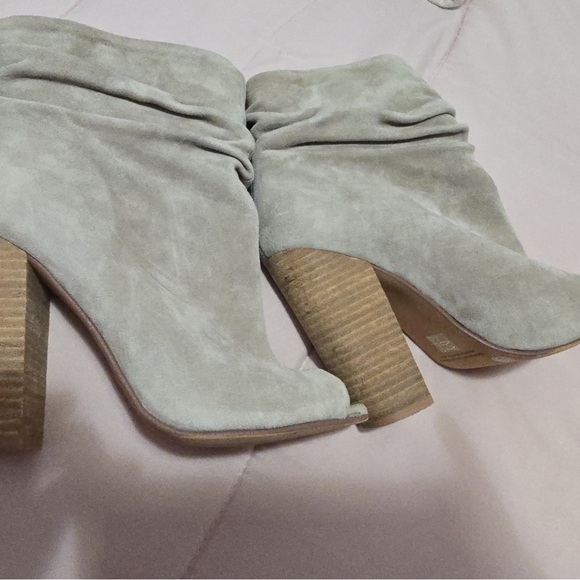 Chic Women's Light Gray Boots - Picture 8 of 10